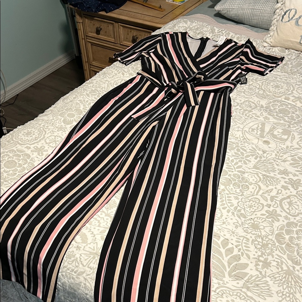 🎄Closet Closing Sale🎄 NWT New York & Company Black and Pink Striped Jumpsuit L